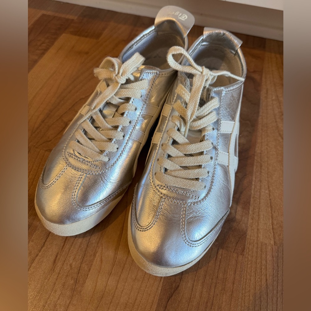 Onitsuka Tiger Mexico 66 silver sneakers with white stripes, size US 7.5